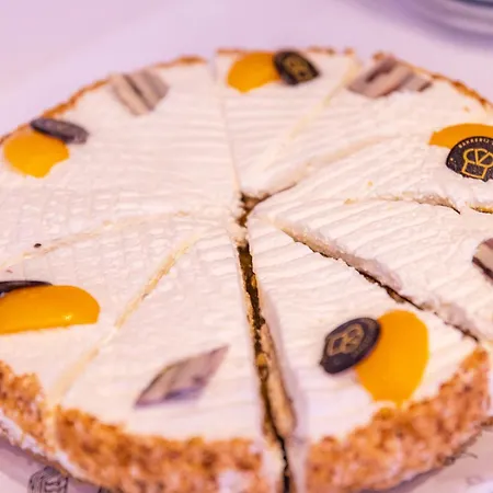 מלון Asteria בנראי